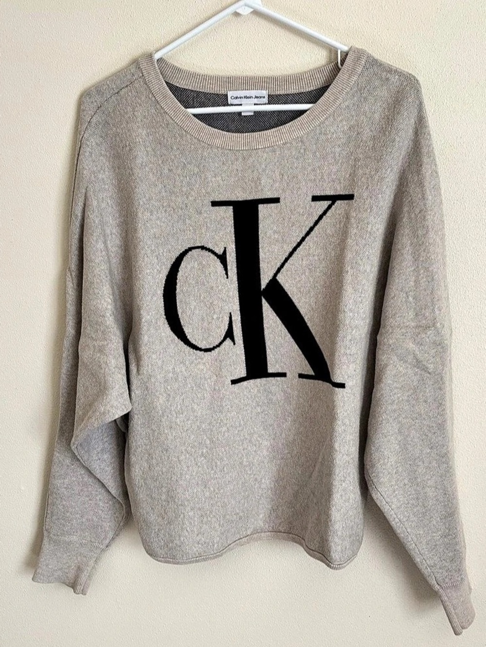 Calvin Klein Logo Crewneck Sweater in Beige Size M *MINT* condition!